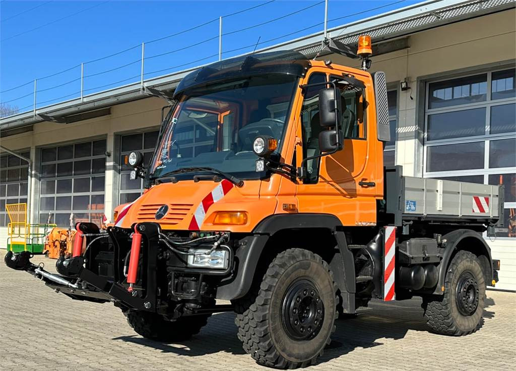 Unimog 400 - U400 405 02734 mit Heckkraftheber Mer  - Dropside/ Flatbed truck, Utility/ Special vehicle: picture 1