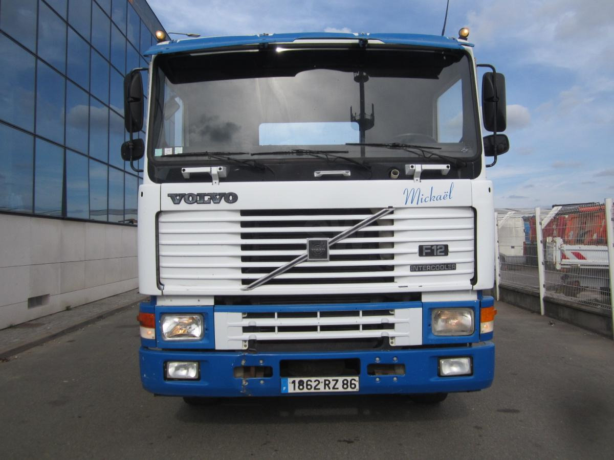 Volvo F12 440 - Cab chassis truck: picture 2