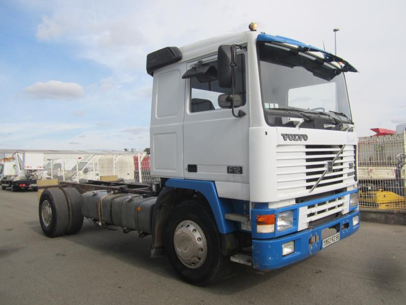 Volvo F12 440 - Cab chassis truck: picture 3