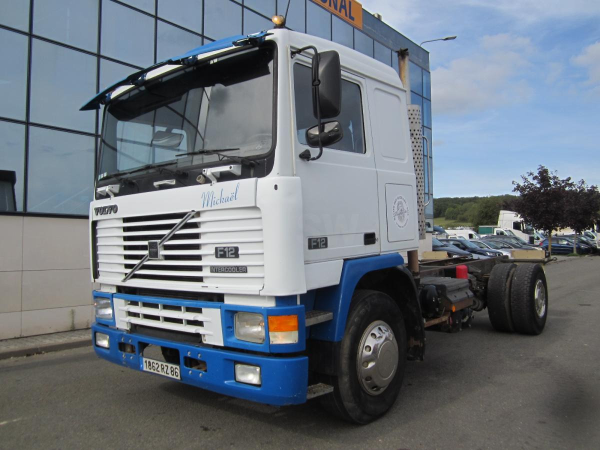 Volvo F12 440 - Cab chassis truck: picture 1