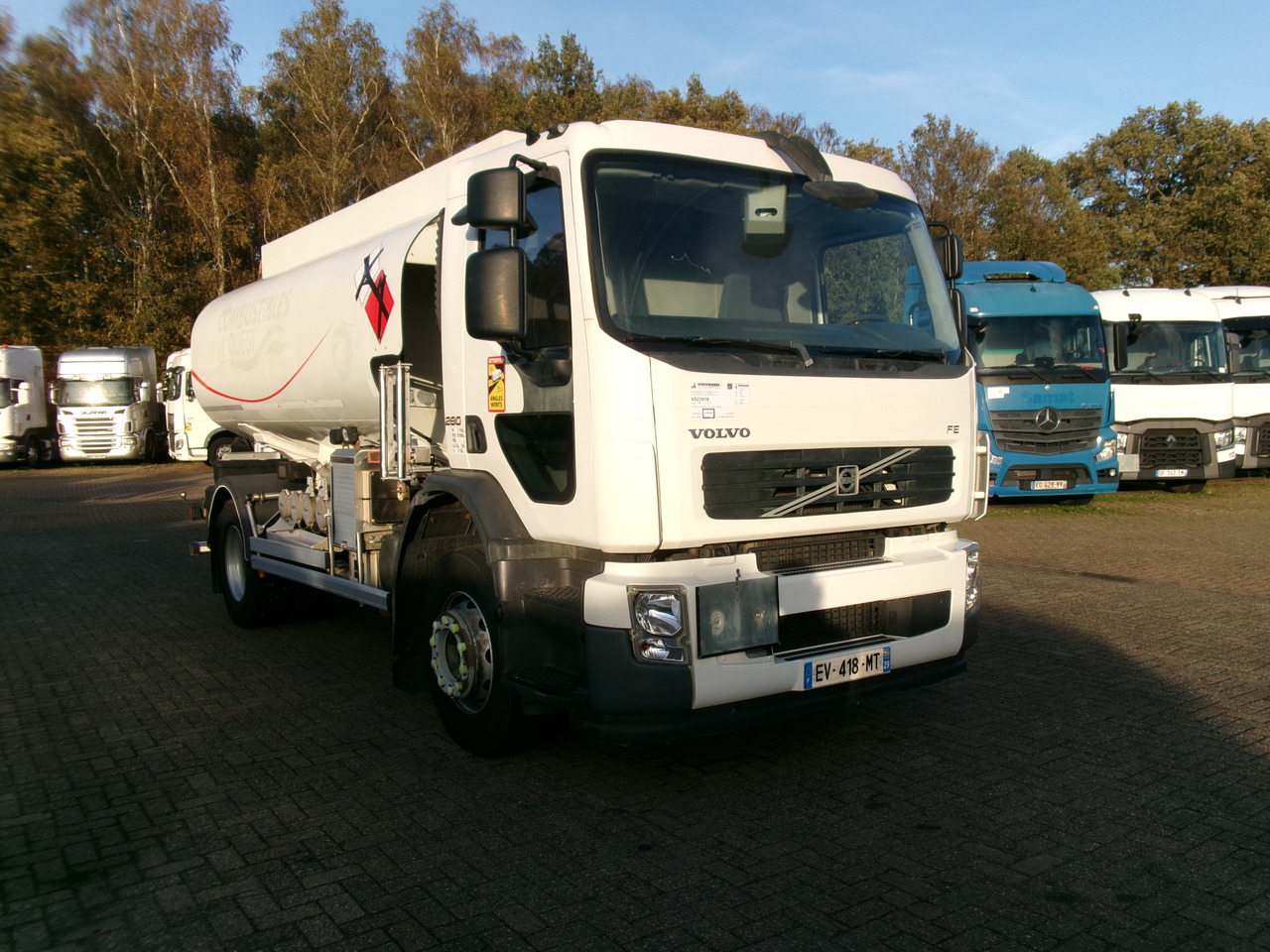 Volvo FE 280 4x2 fuel tank 13.3 m3 / 4 comp - Tank truck: picture 2