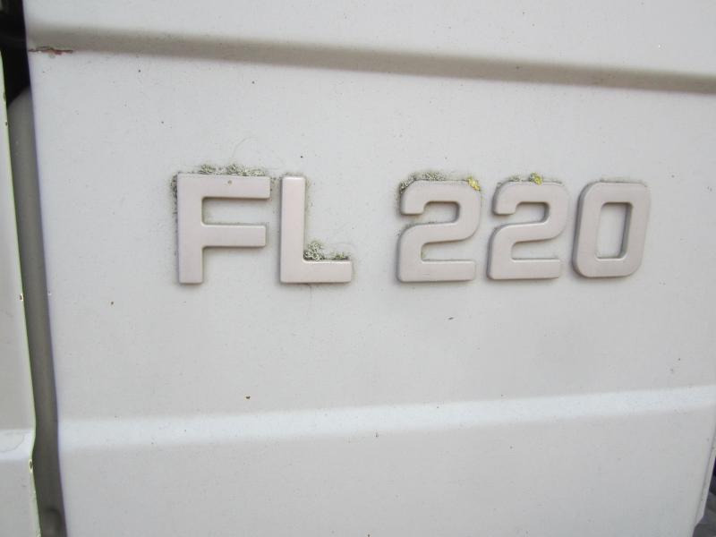 Volvo FL 220 - Curtainsider truck: picture 3