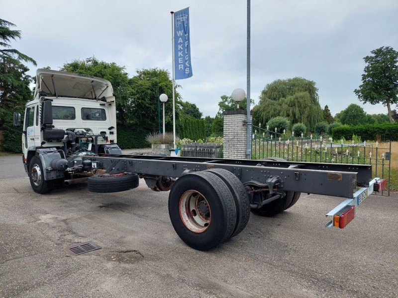 Volvo FL 250 MANUAL STEEL SUSPENSION - Cab chassis truck: picture 2