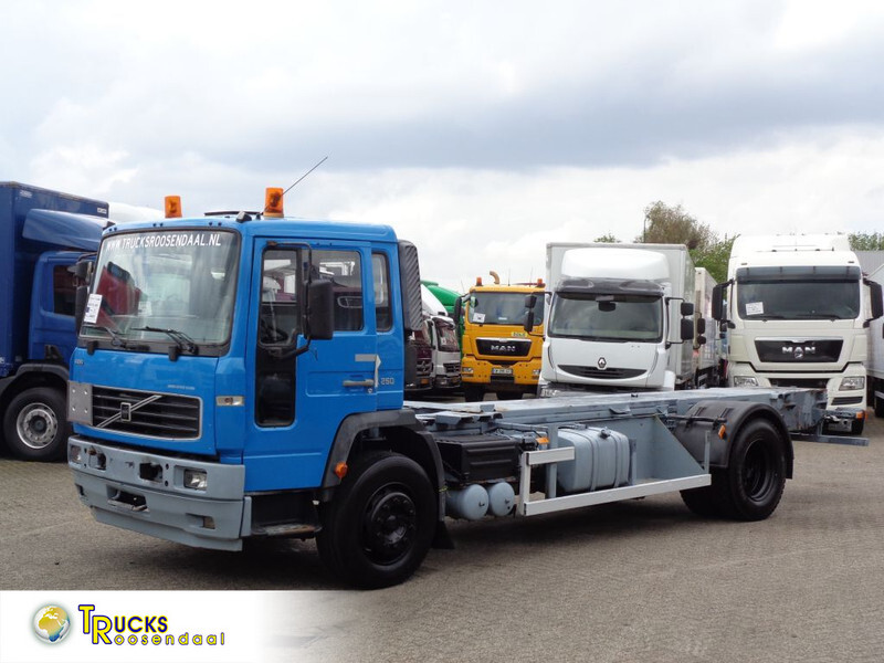Volvo FL 250 + Manual - Cab chassis truck: picture 1