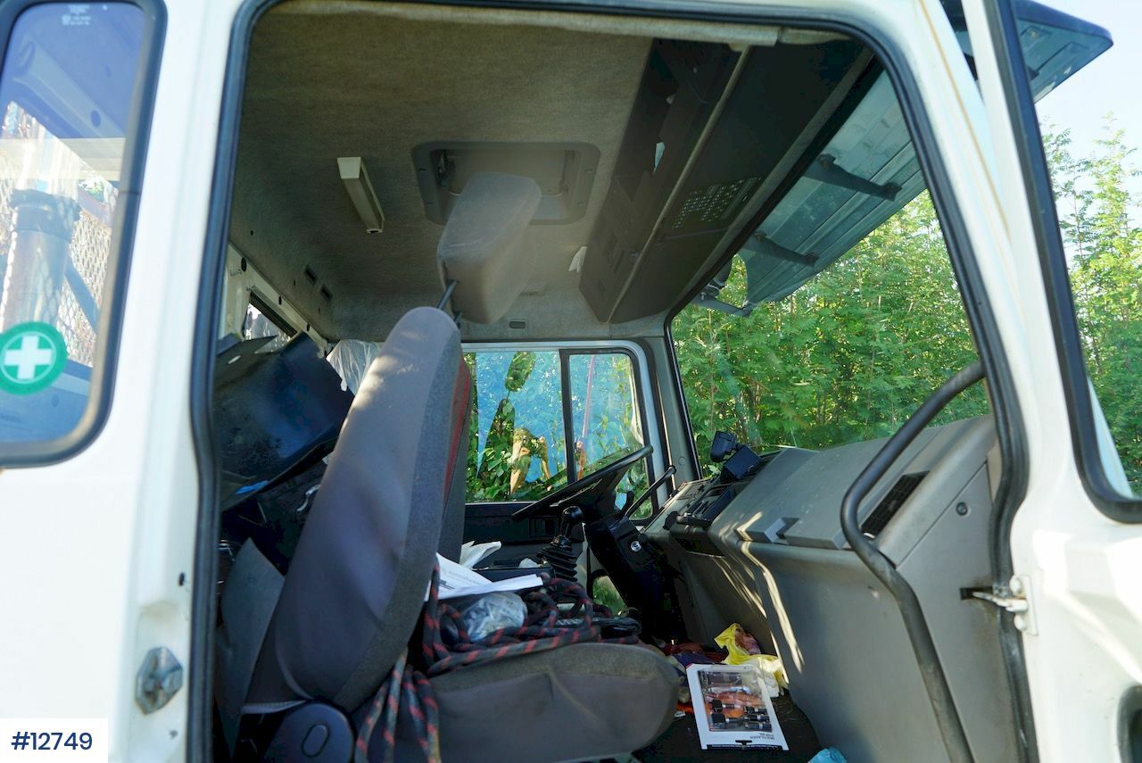 Dropside/ Flatbed truck Volvo FL 614: picture 35
