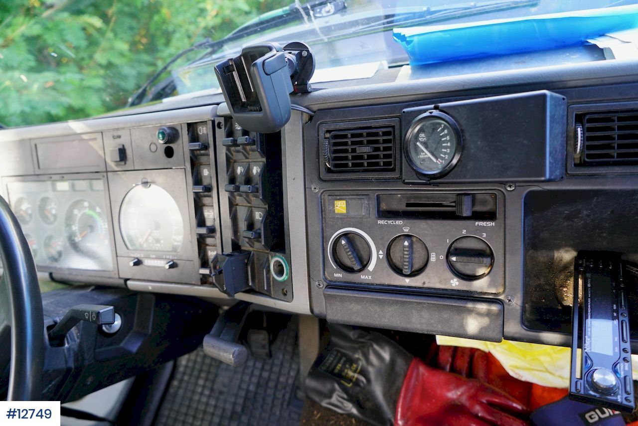 Dropside/ Flatbed truck Volvo FL 614: picture 21