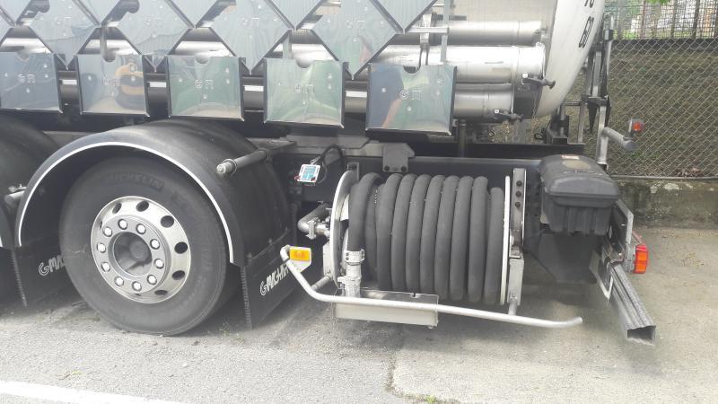 Tank truck for transportation of chemicals Volvo FM12 450: picture 3