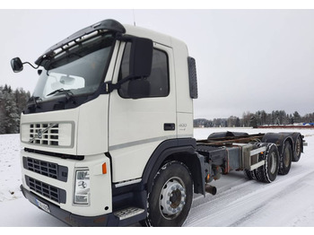 Cab chassis truck VOLVO FM13