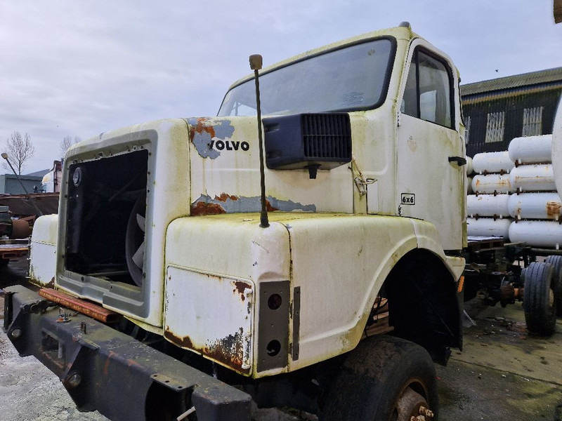 Volvo N10 6x6 - Cab chassis truck: picture 1
