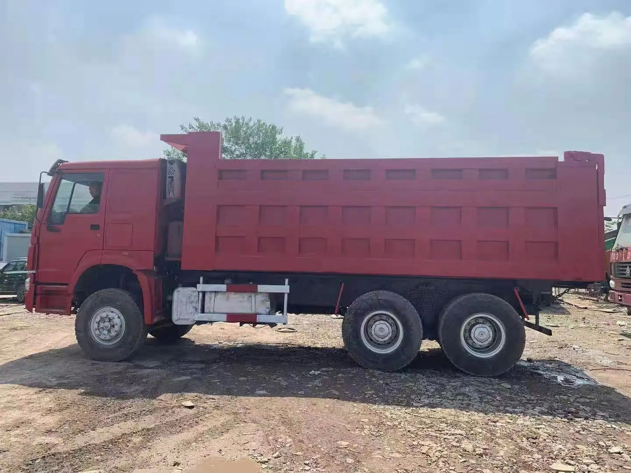 Used sinotruk howo 40 ton 20 cubic meter dump truck 6x4 8x4 380hp 10 wheel 12 wheel dump truck for sale - Tipper: picture 4
