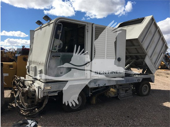 1994 TENNANT SENTINEL 15357 - Road sweeper: picture 1