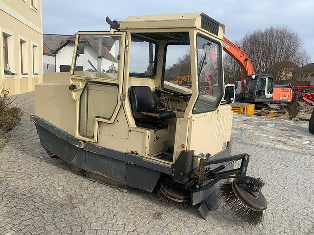 Amros 1250 Kehrmaschine - Road sweeper: picture 3