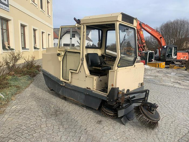 Amros 1250 Kehrmaschine - Road sweeper: picture 2
