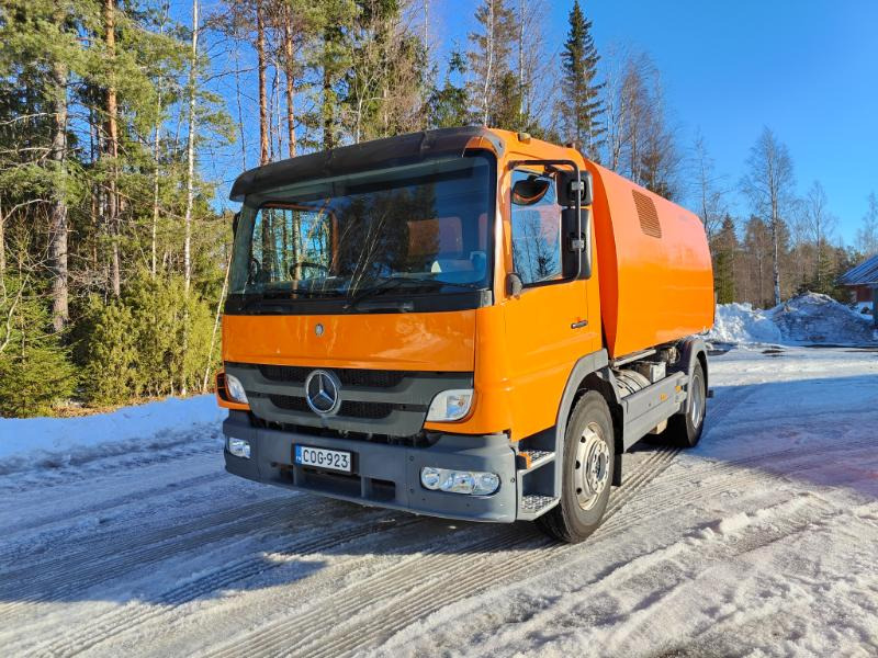 Bucher Cityfant 60 MB Atego - Road sweeper: picture 2