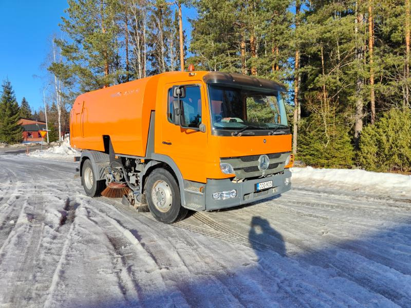Bucher Cityfant 60 MB Atego - Road sweeper: picture 1