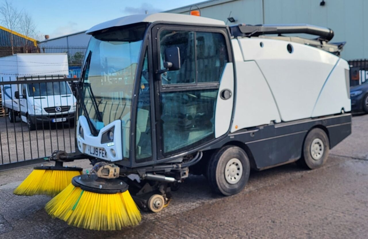 Bucher Johnston C202 - Road sweeper: picture 2