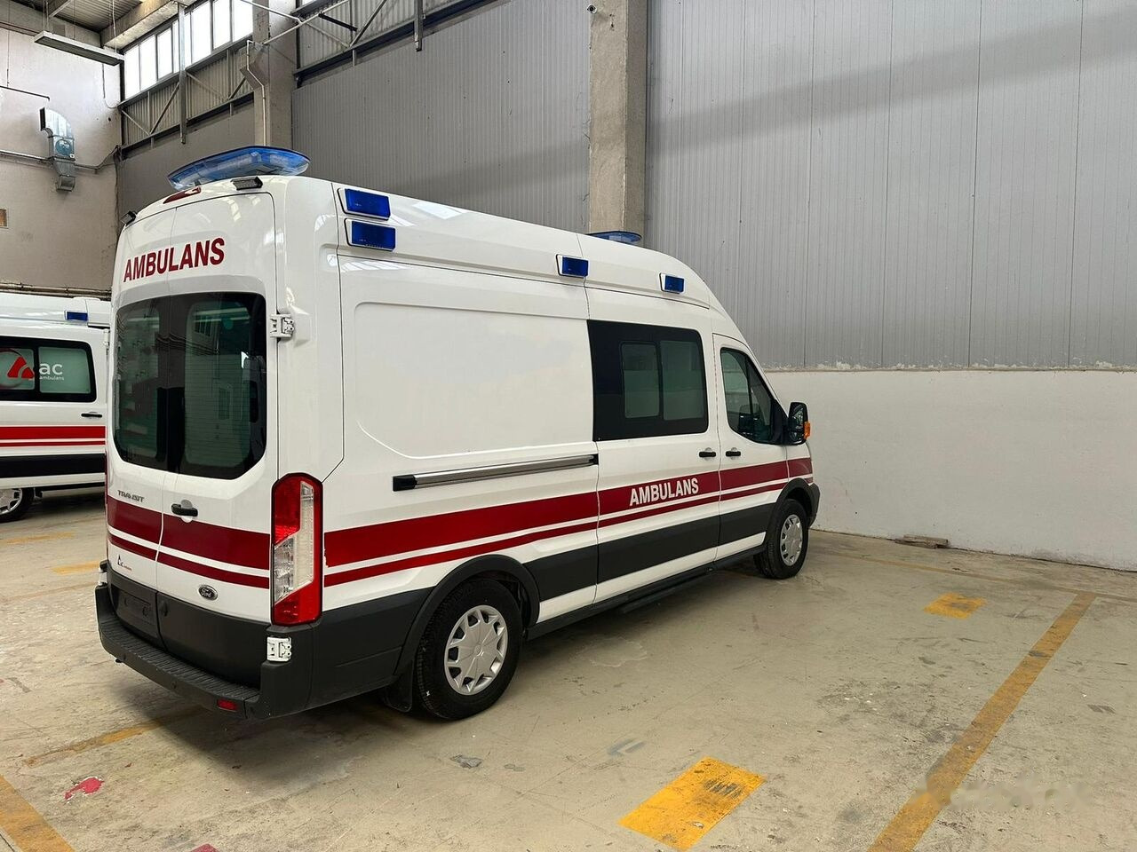 Ford Transit 410L - Ambulance: picture 3
