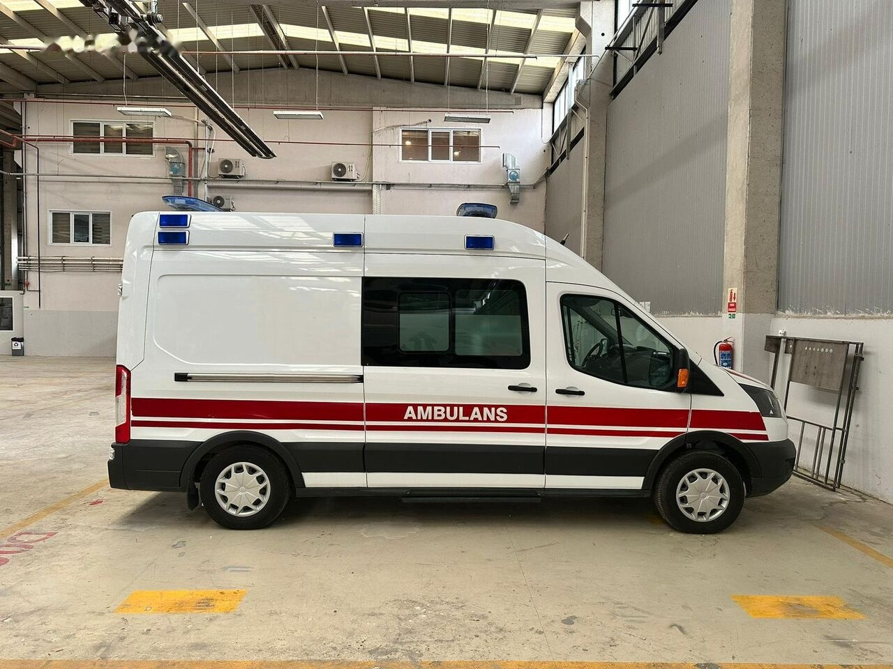 Ford Transit 410L - Ambulance: picture 4