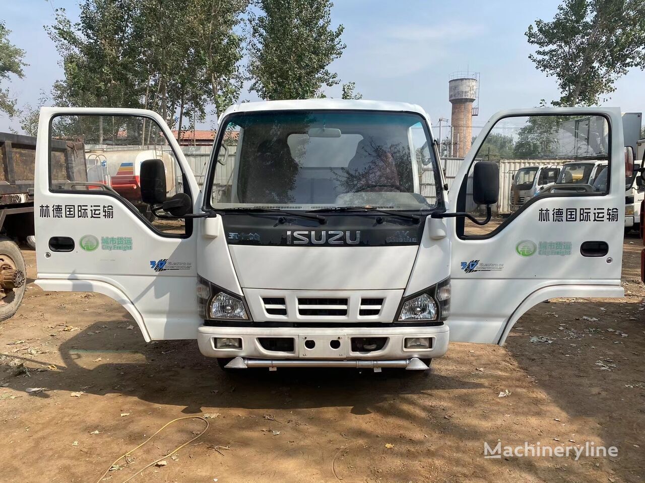 ISUZU 4x2 drive 6 tons water tanker - Utility/ Special vehicle, Tank truck: picture 1