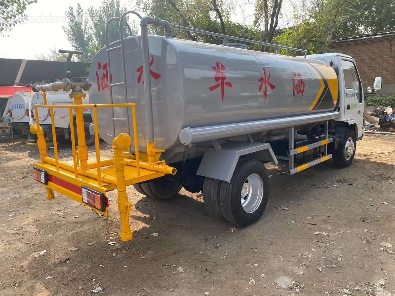 ISUZU 4x2 drive 6 tons water tanker - Utility/ Special vehicle, Tank truck: picture 4