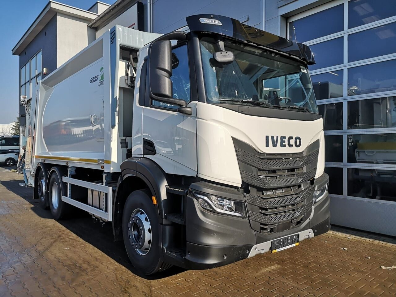 IVECO S Way - Garbage truck: picture 2