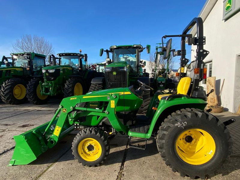 John Deere 3025E + Frontlader 300E - Municipal tractor: picture 5