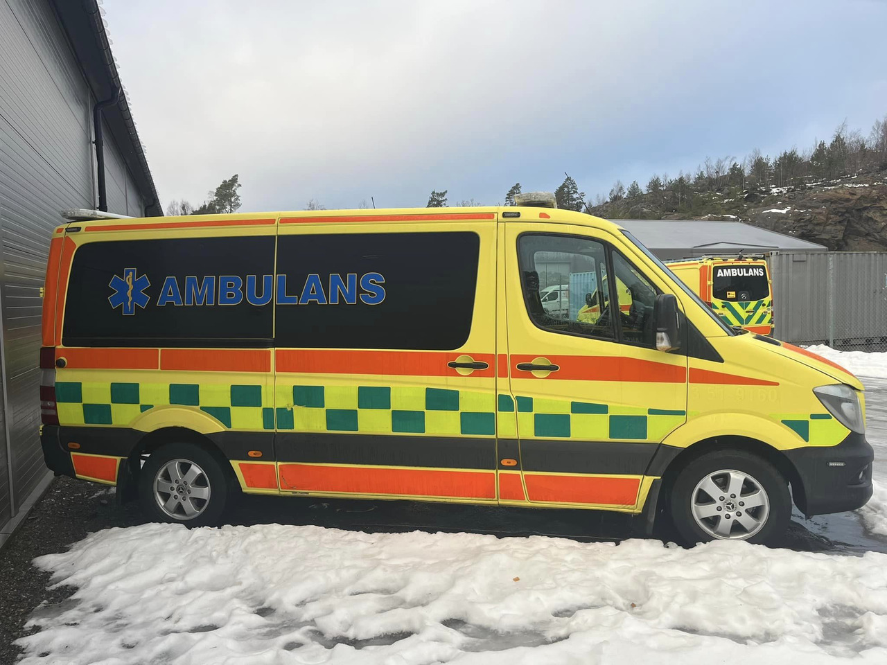 MERCEDES-BENZ Sprinter 319 3.0 ambulance / Krankenwagen - Ambulance: picture 2