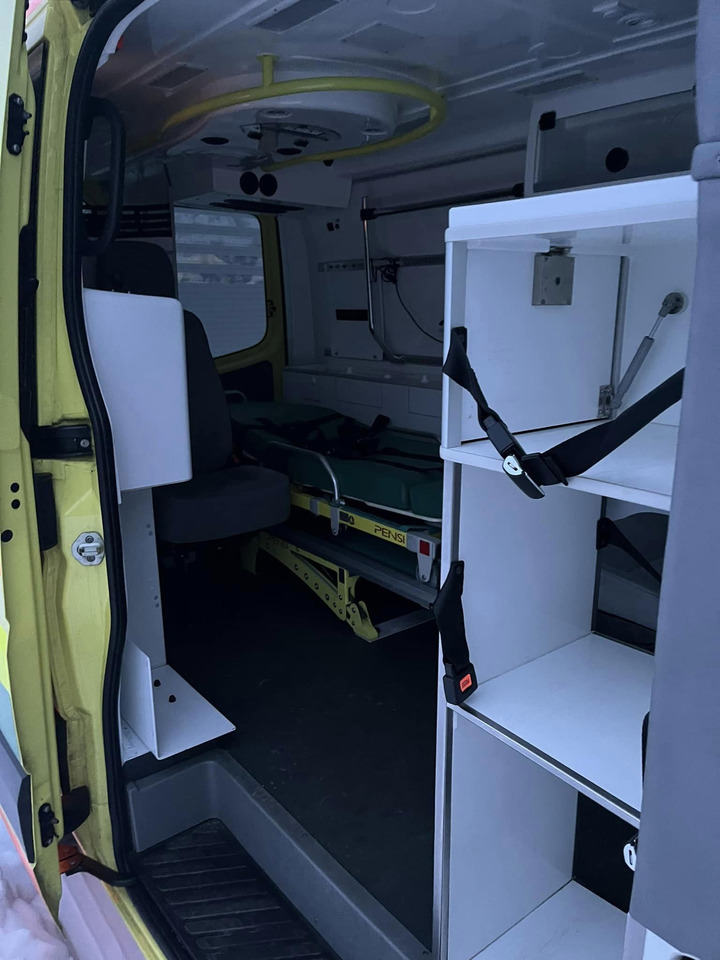 MERCEDES-BENZ Sprinter 319 3.0 ambulance/krankenwagen - Ambulance: picture 5