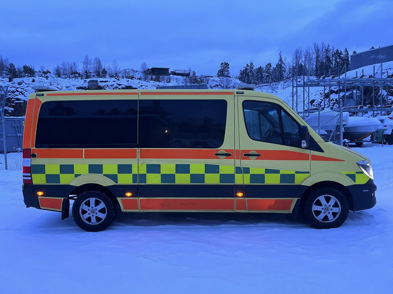 MERCEDES-BENZ Sprinter 319 3.0 ambulance/krankenwagen - Ambulance: picture 4
