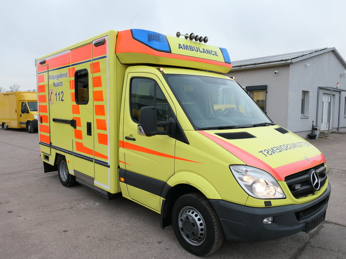 MERCEDES-BENZ Sprinter II 516 CDI KLIMA KRANKENWAGEN RTW AUTOM - Ambulance: picture 1