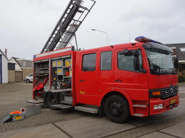 Mercedes-Benz 1425 fire truck holmatroset,full equipment - Fire truck: picture 2
