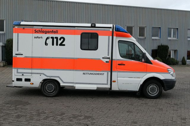 Mercedes-Benz 316 CDI Sprinter 4x2, Navi, Klima, Liege  - Ambulance: picture 2