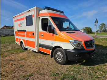 Mercedes-Benz Rettungswagen Sprinter 316 cdi Feuerwehr  - Ambulance: picture 1
