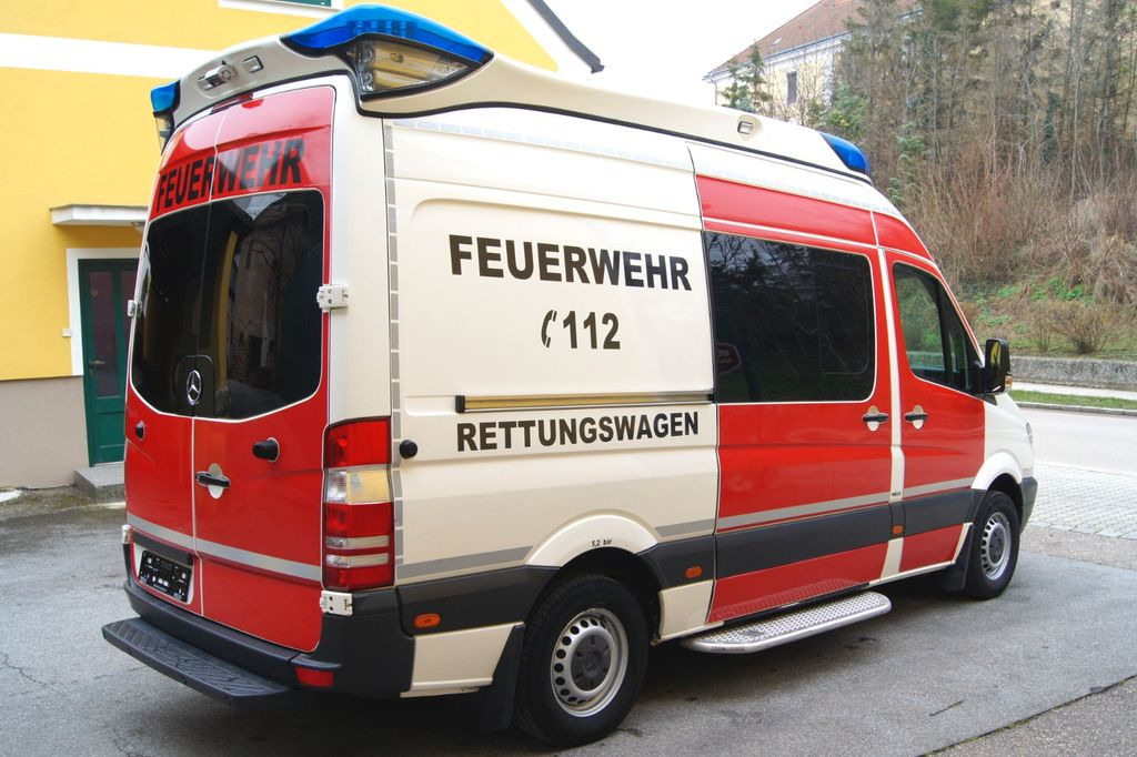 Mercedes-Benz Sprinter  II 417 CDI/TÜV/RETTUNGSWAGEN/Automatik  - Ambulance: picture 5