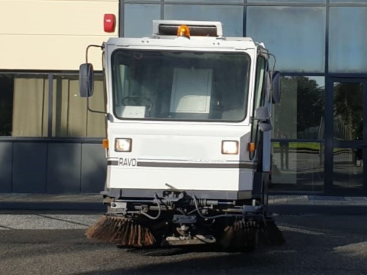 RAVO 540 - Road sweeper: picture 1
