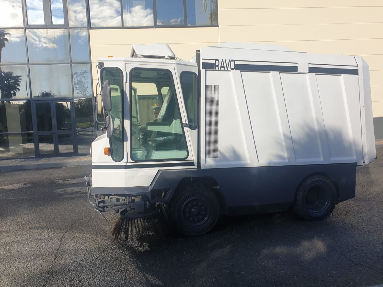 RAVO 540 - Road sweeper: picture 3