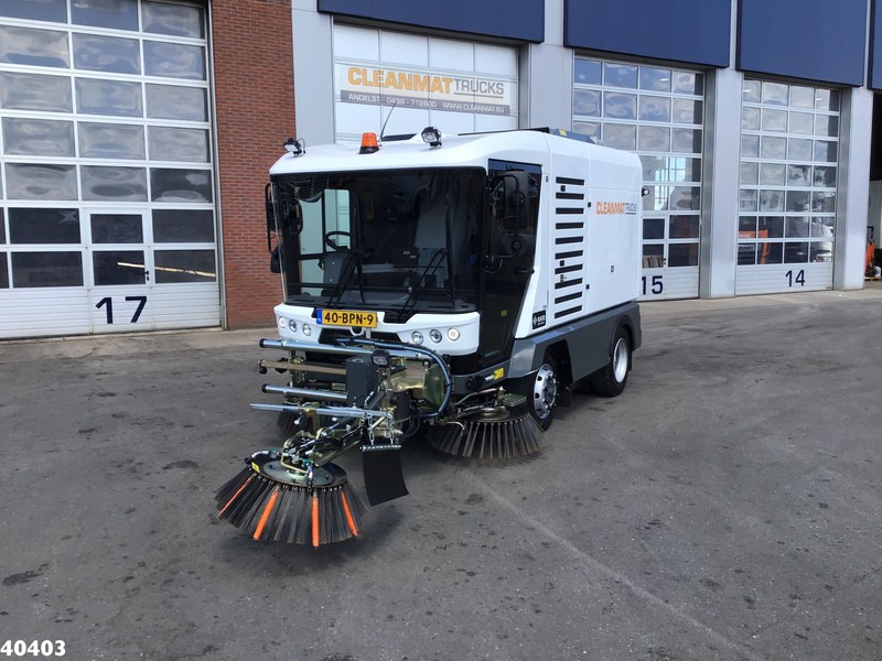 Ravo 5-SERIES 580 with 3-rd brush - Road sweeper: picture 2