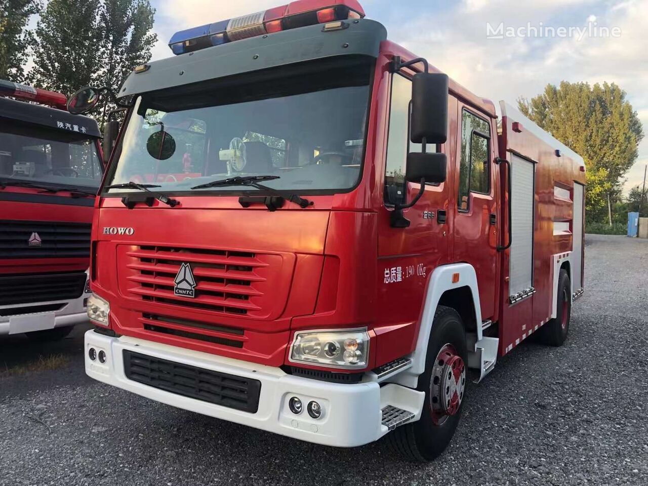SINOTRUK Howo 4x2 drive - Fire truck: picture 2