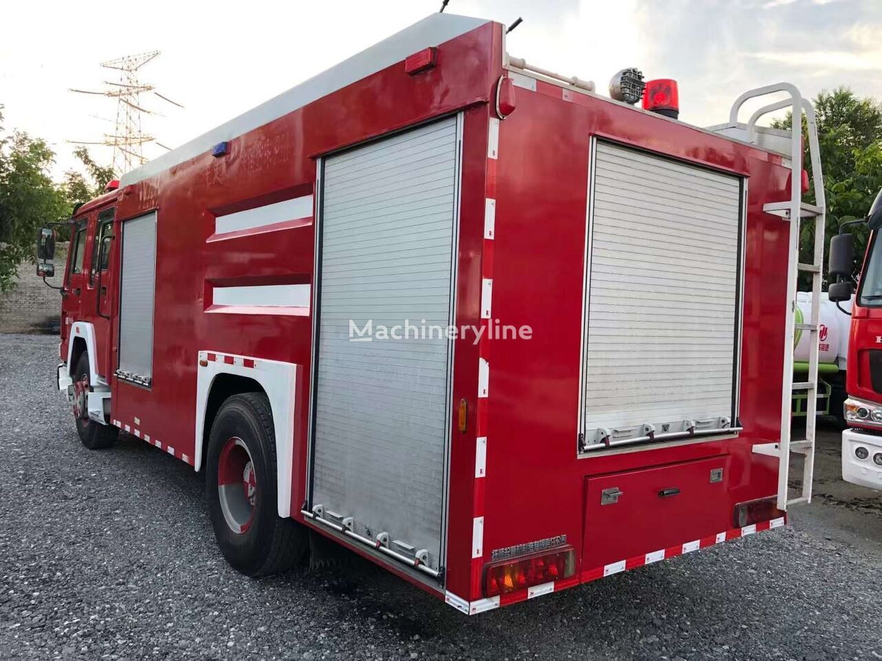 SINOTRUK Howo 4x2 drive - Fire truck: picture 4