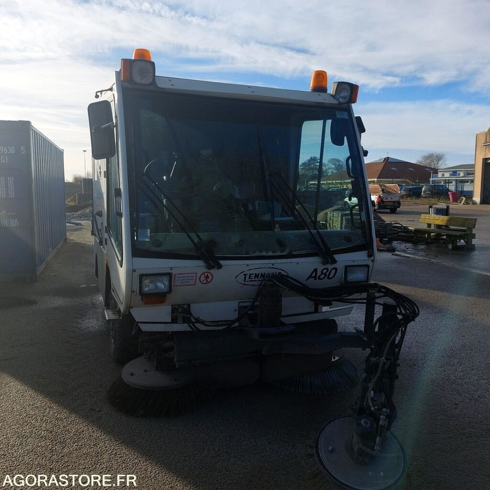 Tennant A80 - Road sweeper: picture 1