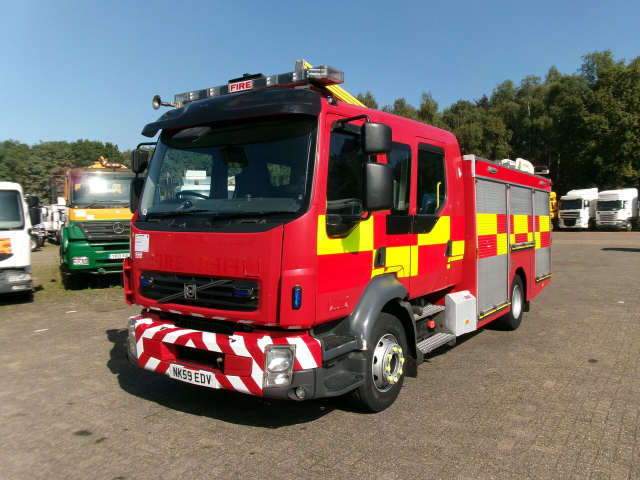 Volvo FL280 4X2 RHD crewcab fire engine + pump & watertank - Fire truck: picture 1