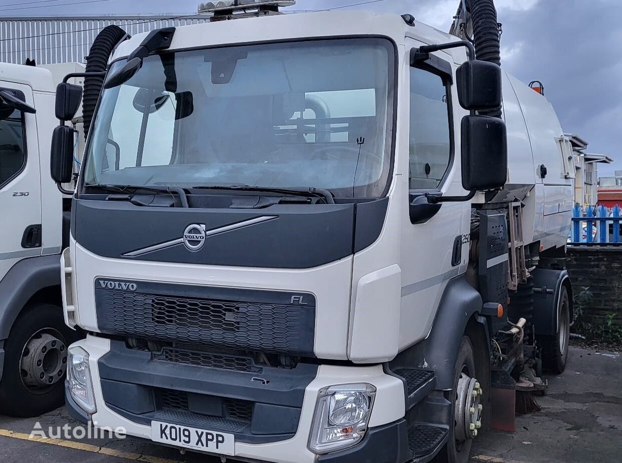 Volvo FL6 250 - Road sweeper: picture 1