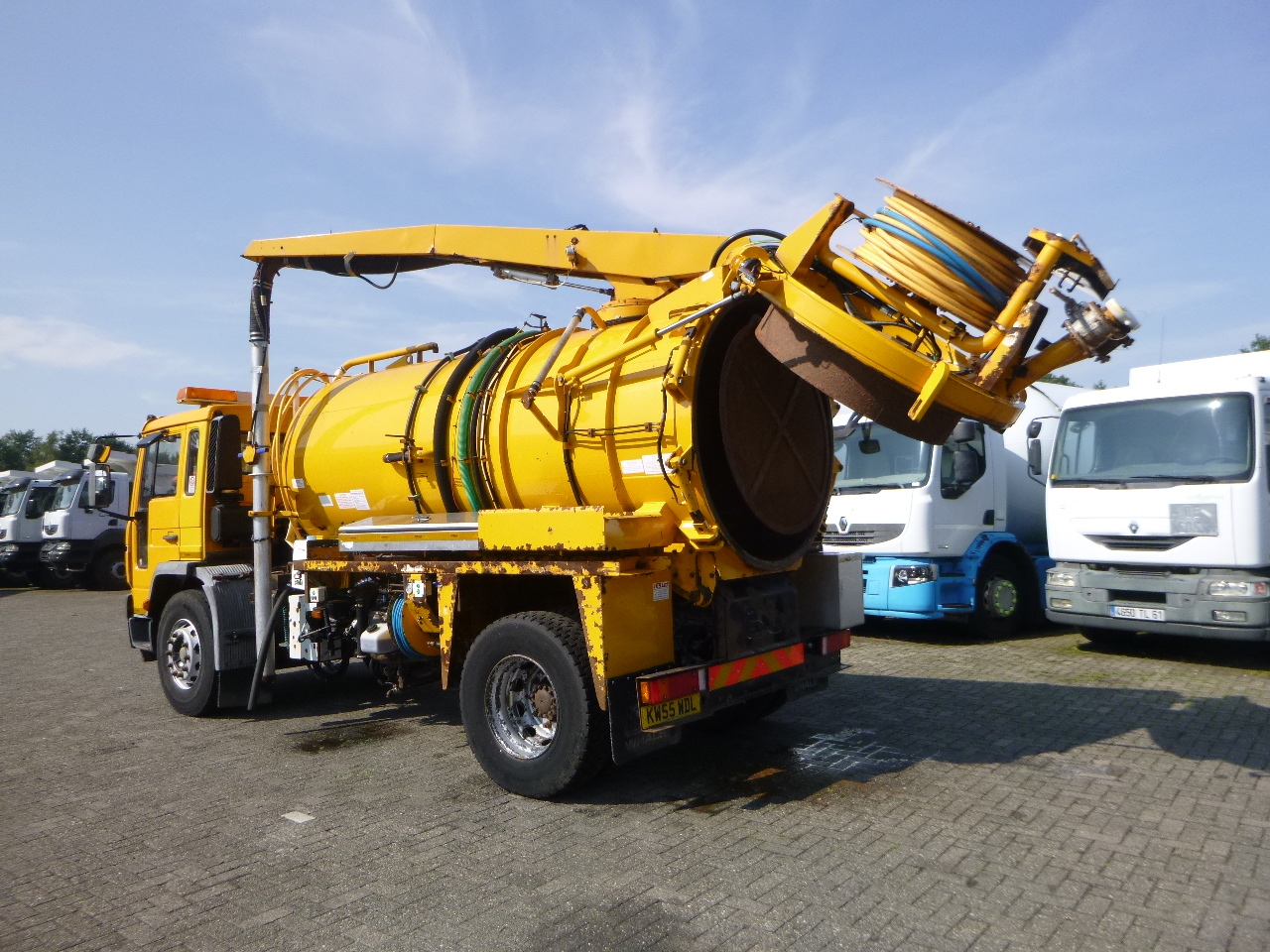 Volvo FL6 4x2 RHD Whale vacuum tank 8 m3 - Vacuum truck: picture 5