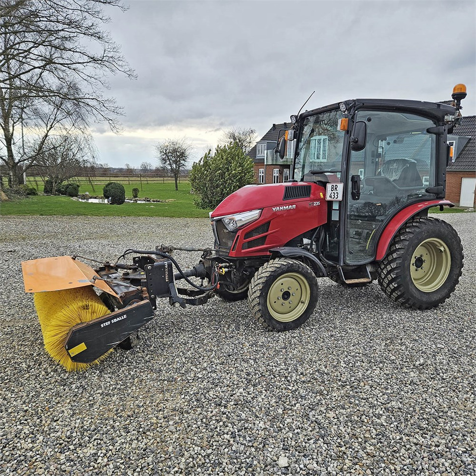 Yanmar YT235 - Municipal tractor: picture 1