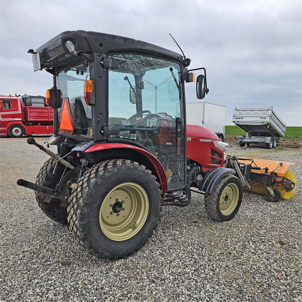 Yanmar YT235 - Municipal tractor: picture 5