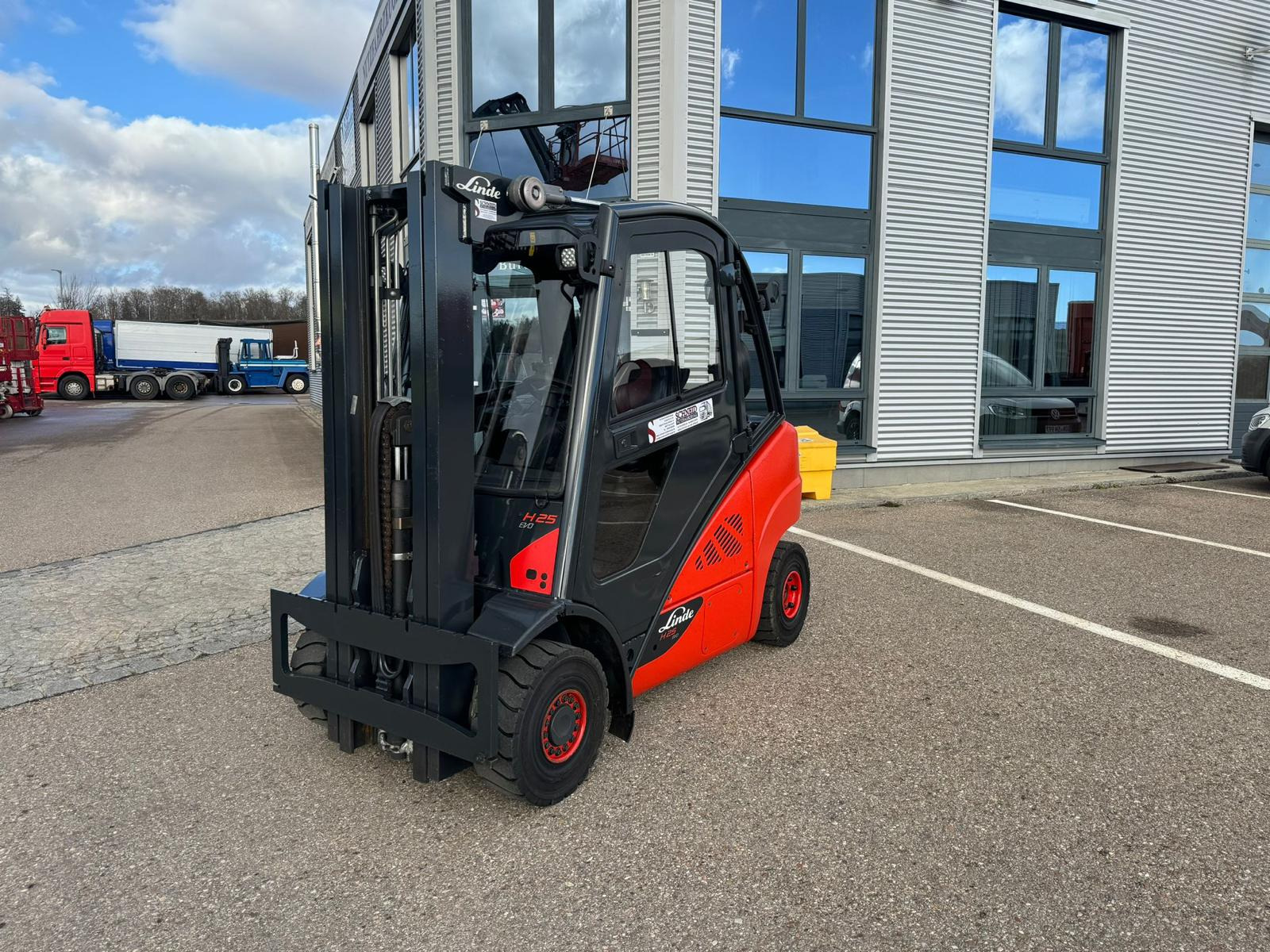 Schneid Nutzfahrzeuge GmbH & CO. KG undefined: picture 2