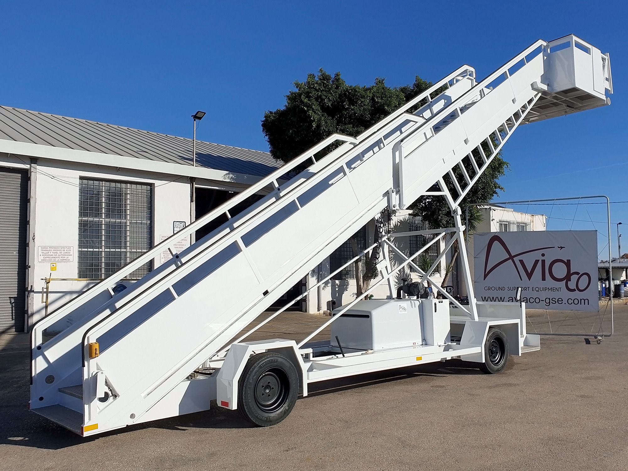 AVIACO GSE - vehicles for sale undefined: picture 5