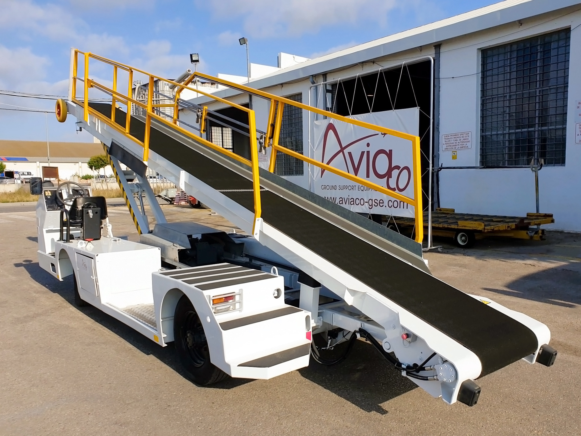 AVIACO GSE - vehicles for sale undefined: picture 2
