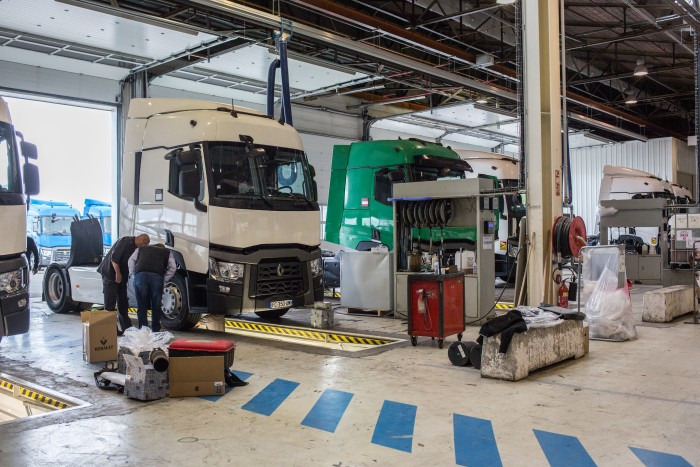 Renault Trucks France - Trucks RENAULT - Euro 6 undefined: picture 6