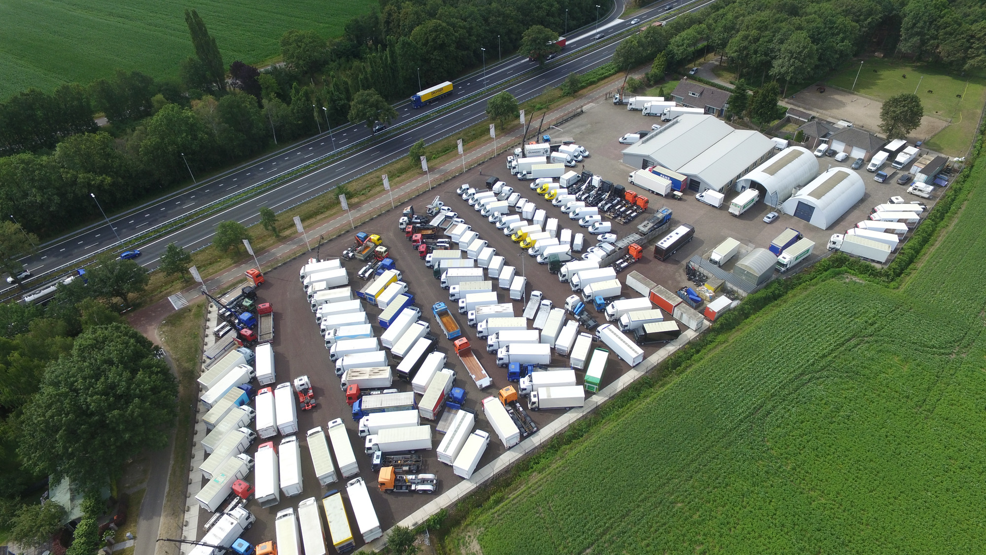 COPPENS TRUCKS BV - Trucks MERCEDES-BENZ undefined: picture 3